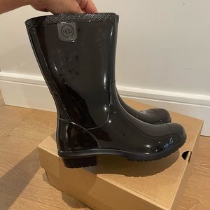 NWT UGG K RAANA boot/blk